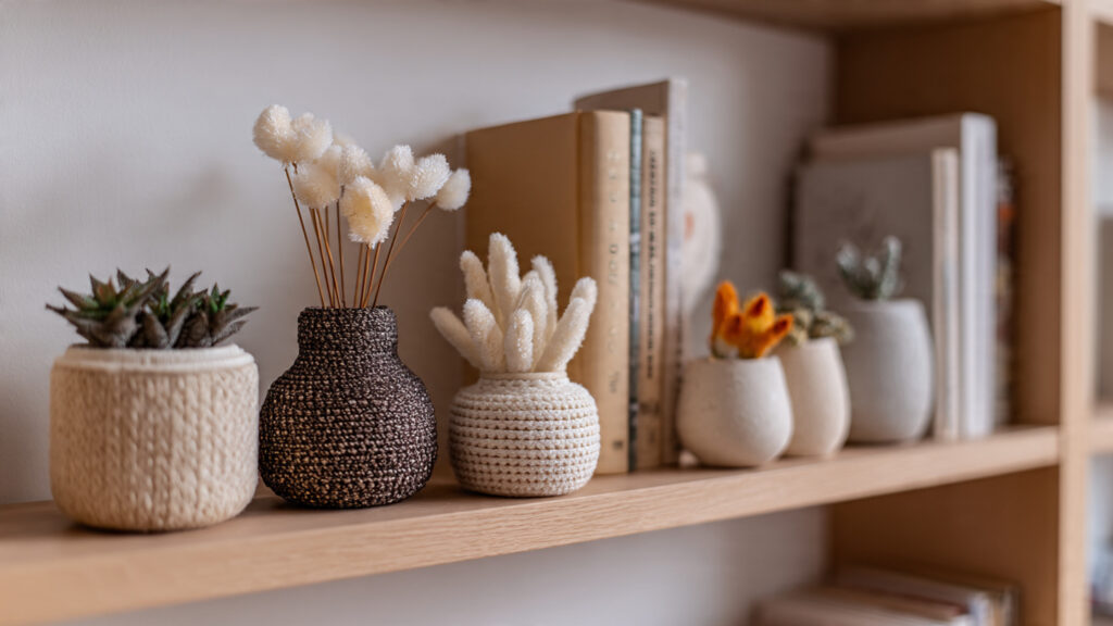 20 Creative Pipe Cleaner Flower Styles for Beautiful Home Décor mini pipe cleaner flowers in small neutral