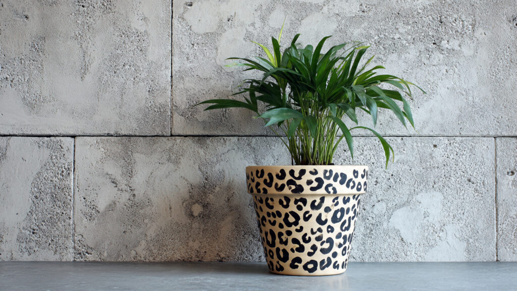 25 Creative Flower Pot Painting Ideas for DIY Garden Décor leopard print painted flower pot beige and black p
